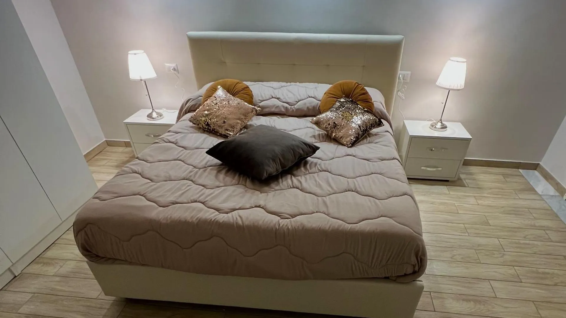 L'Ospite Napoletano Apartment Naples