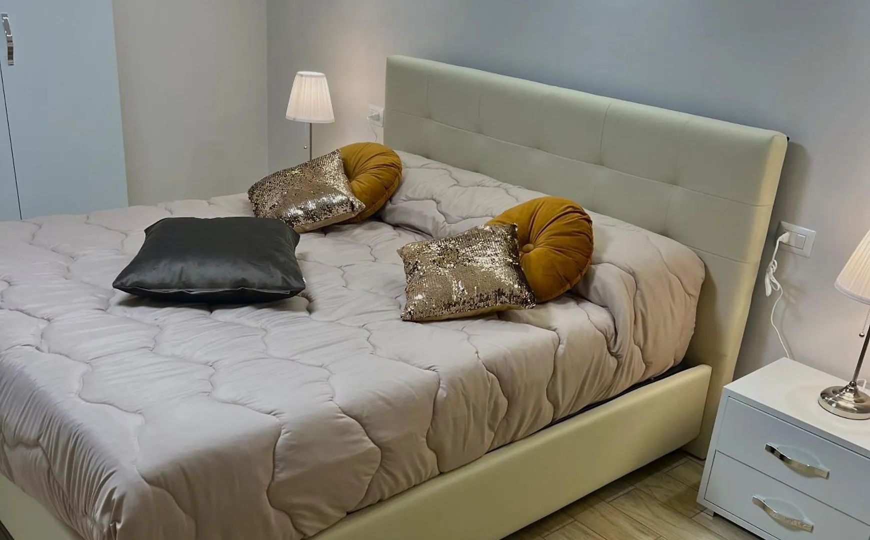 L'Ospite Napoletano Apartment Naples