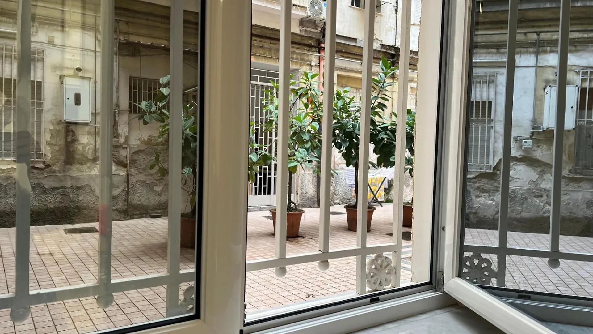 L'Ospite Napoletano Apartment Naples